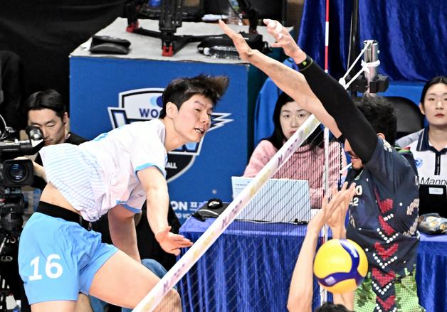 '주포' 정지석 빠져도 강한 대한항공, 우리카드 3-1 제압…선두 질주