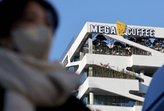 메가MGC커피 "포장재 재활용, 지자체 승인 받은 조치"