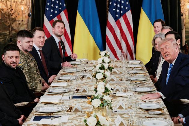 트럼프, 젤렌스키 만나 "합의 최종단계"…푸틴과는 75분 통화