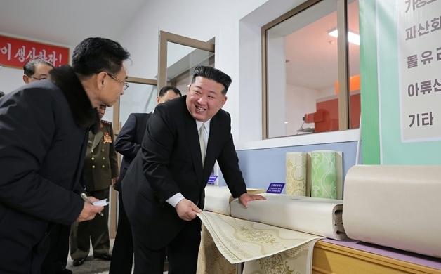 '누런종이' 사용하는 北…인민 생활 '디테일' 개선 나섰다