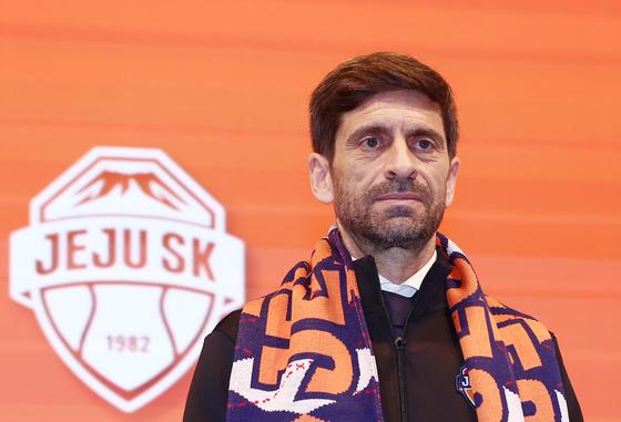 '벤투 DNA' 코스타 제주 감독 "주도하고 압도하는 축구 하겠다"