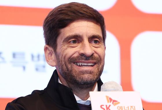 '벤투 사단' 코스타 제주 감독 "선수 파악 끝…과정 충실한 팀 만들 것"[일문일답]