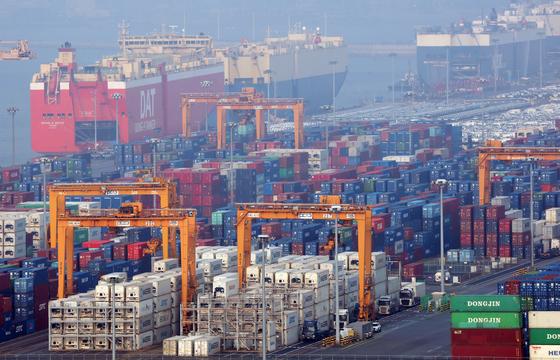 추석·소비쿠폰 효과 소멸에 11월 소비 3.3%↓…21개월래 최대 감소(상보)