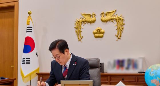 李, 내란재판부법·허위조작정보 근절법 국무회의 의결