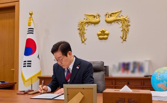 李, 내란재판부법·허위조작정보 근절법 국무회의 의결