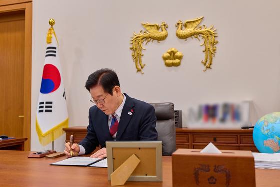 李, 내란재판부법·허위조작정보 근절법 국무회의 의결