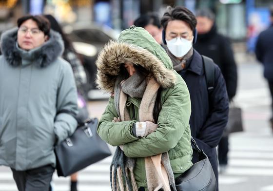 '영하 10도 안팎' 겨울 초입 강추위…충남 서해안 등 '대설특보'(종합)