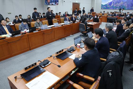 與 "문진석 진심 사과로 이해…장경태 감찰 결과 기다리는중"