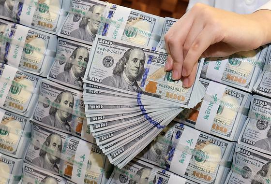 FT  "트럼프발 혼돈의 2025년…금·AI 랠리 탔다면 높은 수익"