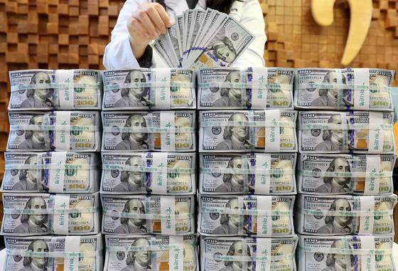 美 고용지표 개선에 달러 강세…환율 1474.7원 출발