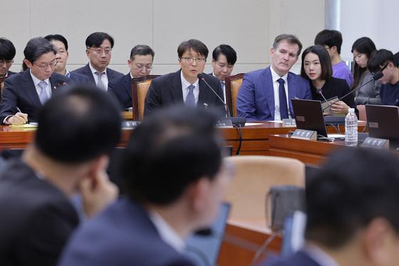 쿠팡, 입점업체 상대 최고 18.9% 대출…이찬진 "우월적 지위 남용"