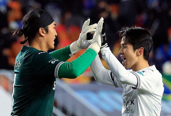 1차전 잡은 제주 "2차전도 필승"…'졌잘싸' 수원 "이길 수 있다 자신감 ↑"