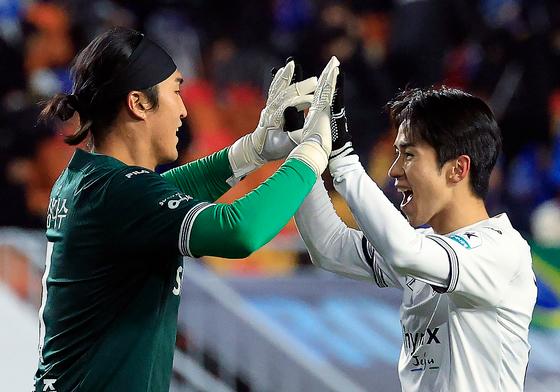 1차전 잡은 제주 "2차전도 필승"…'졌잘싸' 수원 "이길 수 있다 자신감 ↑"