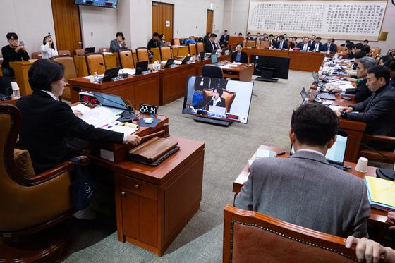 與 "내란전담재판부 연내 처리 목표…의총서 본회의 상정 시점 논의"