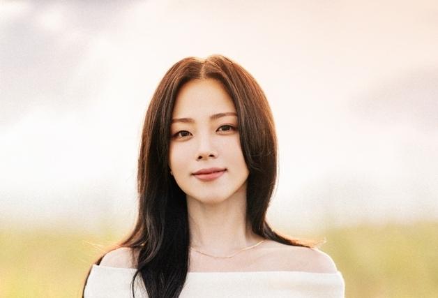 '데뷔 7주년' 흰(박혜원), 2025만원 기부 "사랑 나누고파"