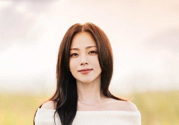 '데뷔 7주년' 흰(박혜원), 2025만원 기부 "사랑 나누고파"