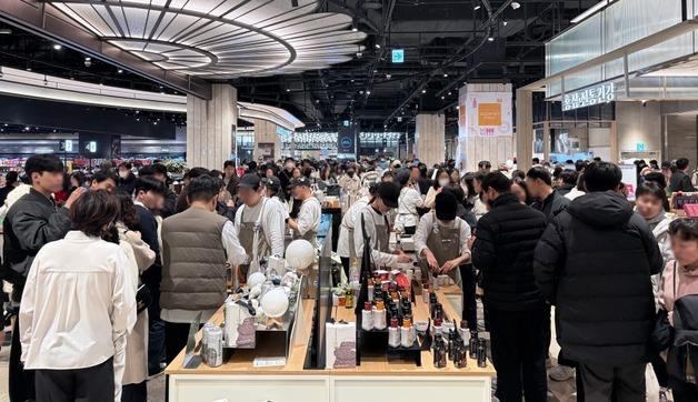 치킨부터 수제맥주·전통주까지…교촌, 신세계百, 대구점 팝업 성료 