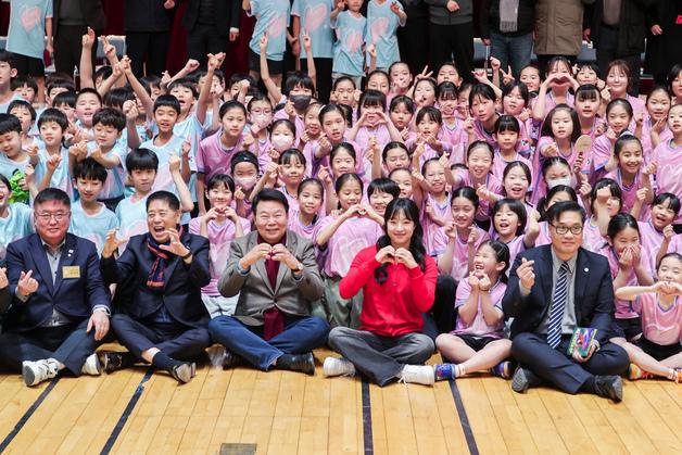 신유빈과 전국 탁구 꿈나무, 당진서 만나 온기 나눴다