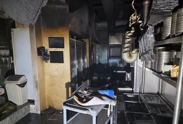 "타는 냄새가 나네" 제주시내 음식점 화재 20분 만에 완진