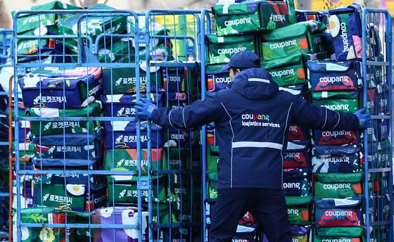  쿠팡 물류센터, '신규 인센티브' 지급 중단…"물류량 줄어"