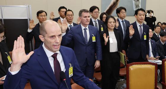 "국민 모욕" "오만 불손"…'청문회 불출석' 김범석에 질타