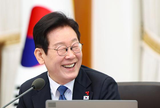 李대통령 "잡탕 아니라 파란색 중심의 무지개 만들자는 것"(종합)