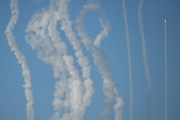 中 이틀째 대만포위훈련…대만 북부해역 장거리로켓 명중"(종합)