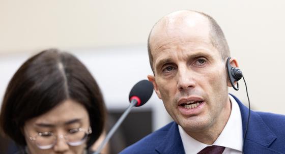 '불출석' 로저스 쿠팡 대표, 해외로…경찰, 입국시 통보요청