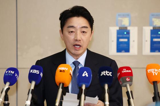 폴란드 다연장로켓 계약 관련 브리핑 하는 강훈식 비서실장