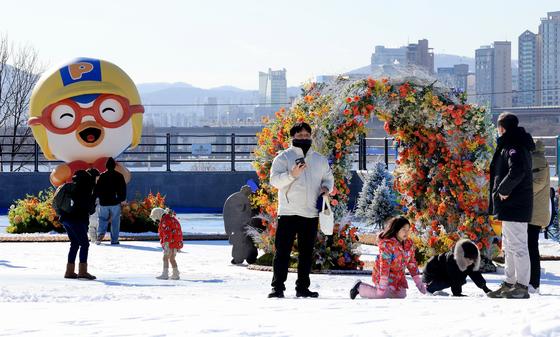 아이 키우시나요?…주담대 원금 상환 유예·보험료 할인됩니다
