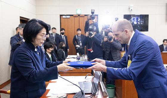 불출석에 위증 혐의까지…국회, 쿠팡 김범석·로저스 등 7명 고발