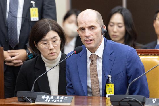 "앵무새냐" 지적에 발끈…쿠팡 대표 "왜 이런 대우 받아야 하나"