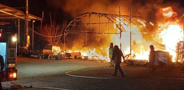 한밤 봉화·칠곡·예천 주택·식당·비닐하우스 화재 잇따라…1명 경상