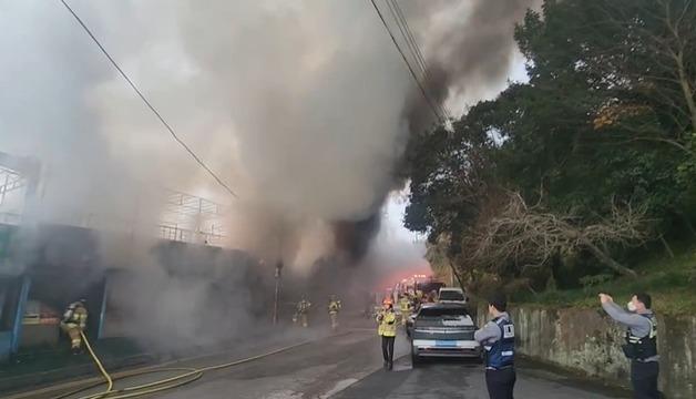 목포 음식점 화재 2시간10분 만에 진화…점포 4개 태워(종합)