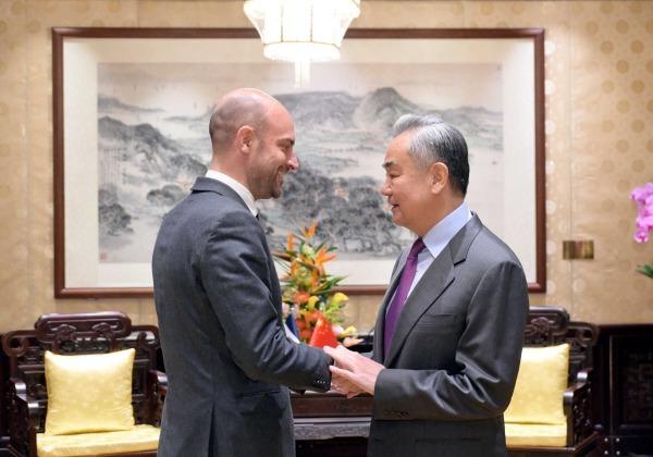 왕이, 프랑스 외무에 "대만 문제에서 중국 지지 기대" 공개 압박