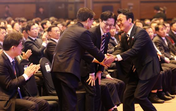 李대통령 '무역의날' 불참…尹 대선캠프 출신 현직 회장 '구설'