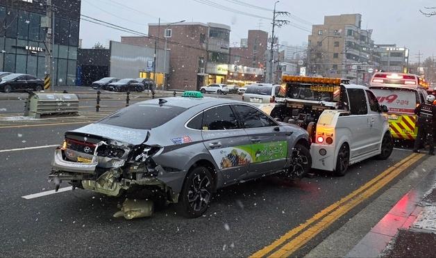 천안서 택시에 받힌 50대 오토바이 운전자 숨져