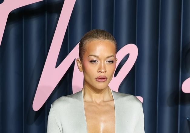 리타 오라, 배꼽까지 내려온 파격 브이넥…몸매 고스란히 [N해외연예]