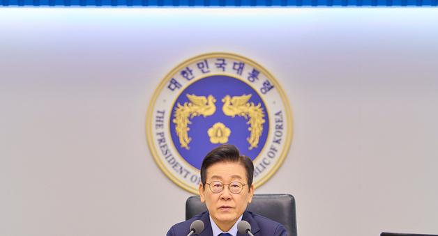 李대통령 지지율 62%, 3주째 상승…민주 43% 국힘 24%