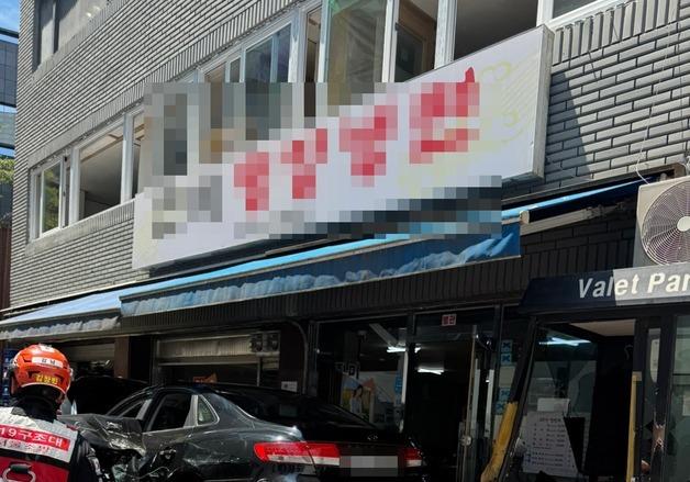 경찰, '강남 식당 돌진' 80대 운전자에 '공소권 없음' 종결