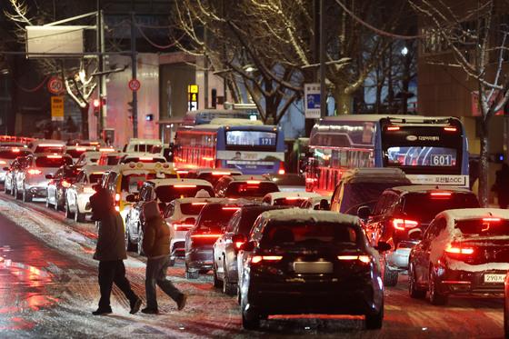 자동차보험 11월 누적 손해율 86% 돌파…4년 연속 적자 '심화'