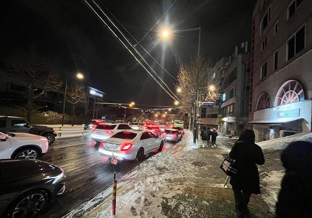 '한파·폭설'에 결빙…평택 갈평고가도로 서정 방면 통제