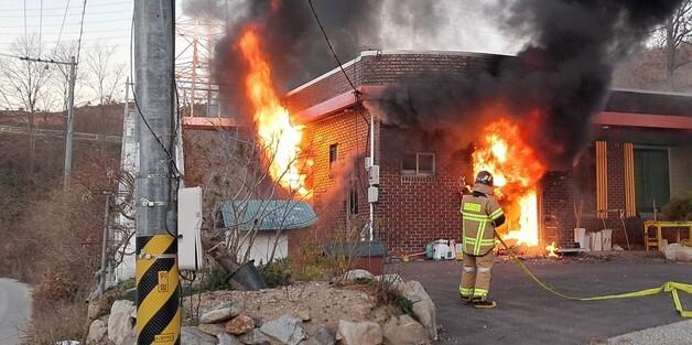 경북 문경·울진서 주택화재 잇따라…3명 중경상