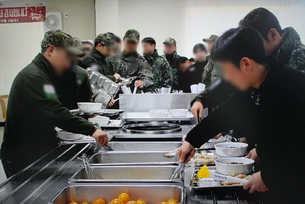 더본코리아, 파주 군부대 장병 450명에 '짜장면 나눔' 봉사활동
