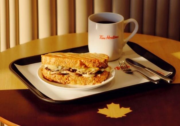 "주문 즉시 매장 조리"…팀홀튼 시그니처 핫 샌드위치 '멜트' 인기