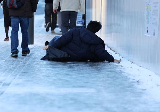 [뉴스1 PICK]첫눈부터 폭설 …'빙판길 조심하세요'