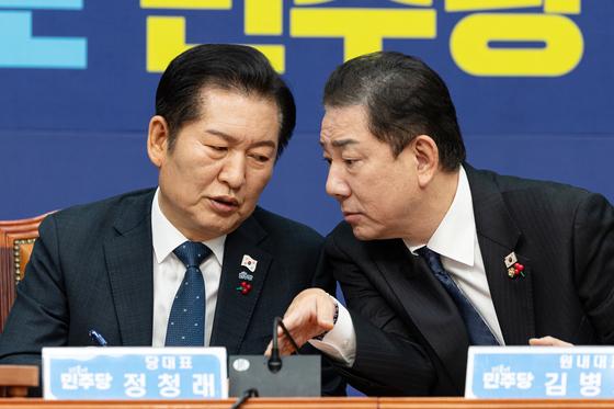 與 "내란동조 장동혁 탄핵" "'내란 DNA' 국힘, 해산이 답"