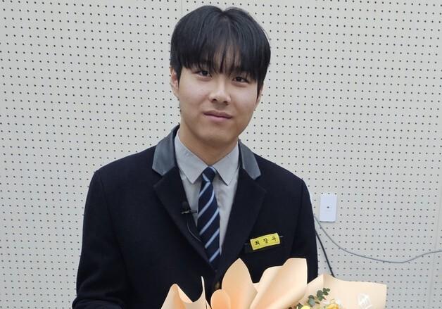 "항상 긍정 응원 부모님 덕분"…'수능 만점' 광주 서석고 최장우 군
