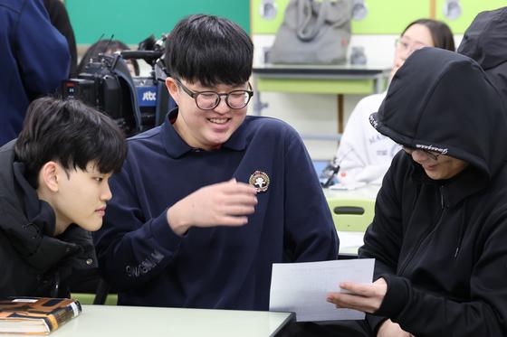 '일반高' 광남고 또 수능 만점…왕정건 군 "전쟁 보며 의사 꿈, 응급의학과 갈 것"