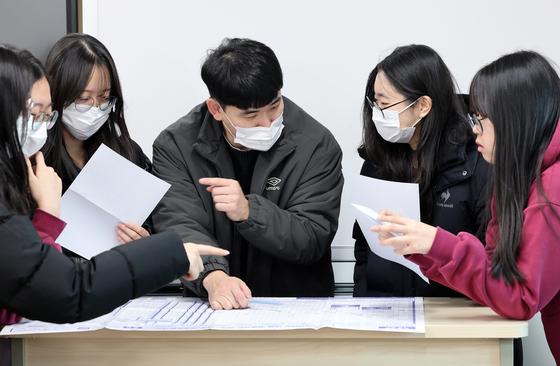 불수능에 의대 합격선 급등 전망…서울대 의대 423점